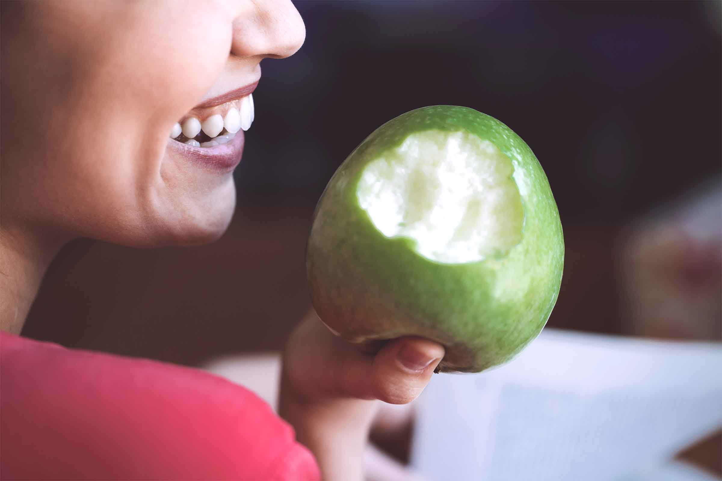 why are apples good for your teeth