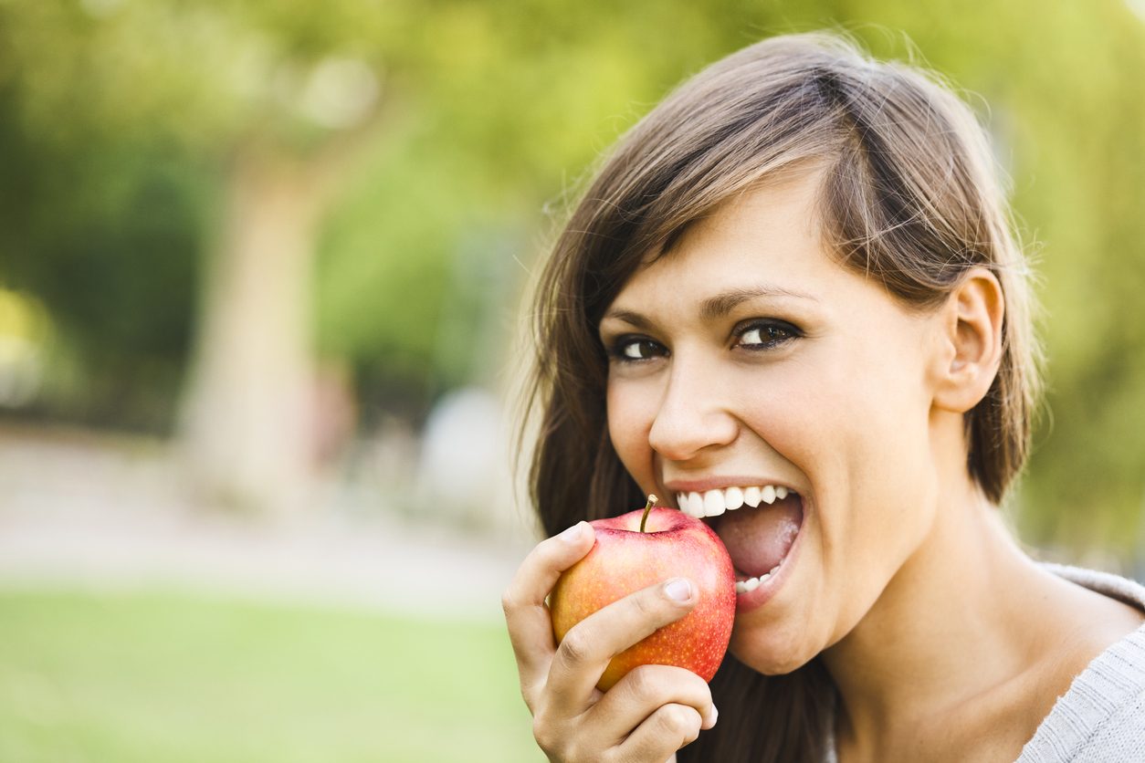 are apples good or bad for your teeth